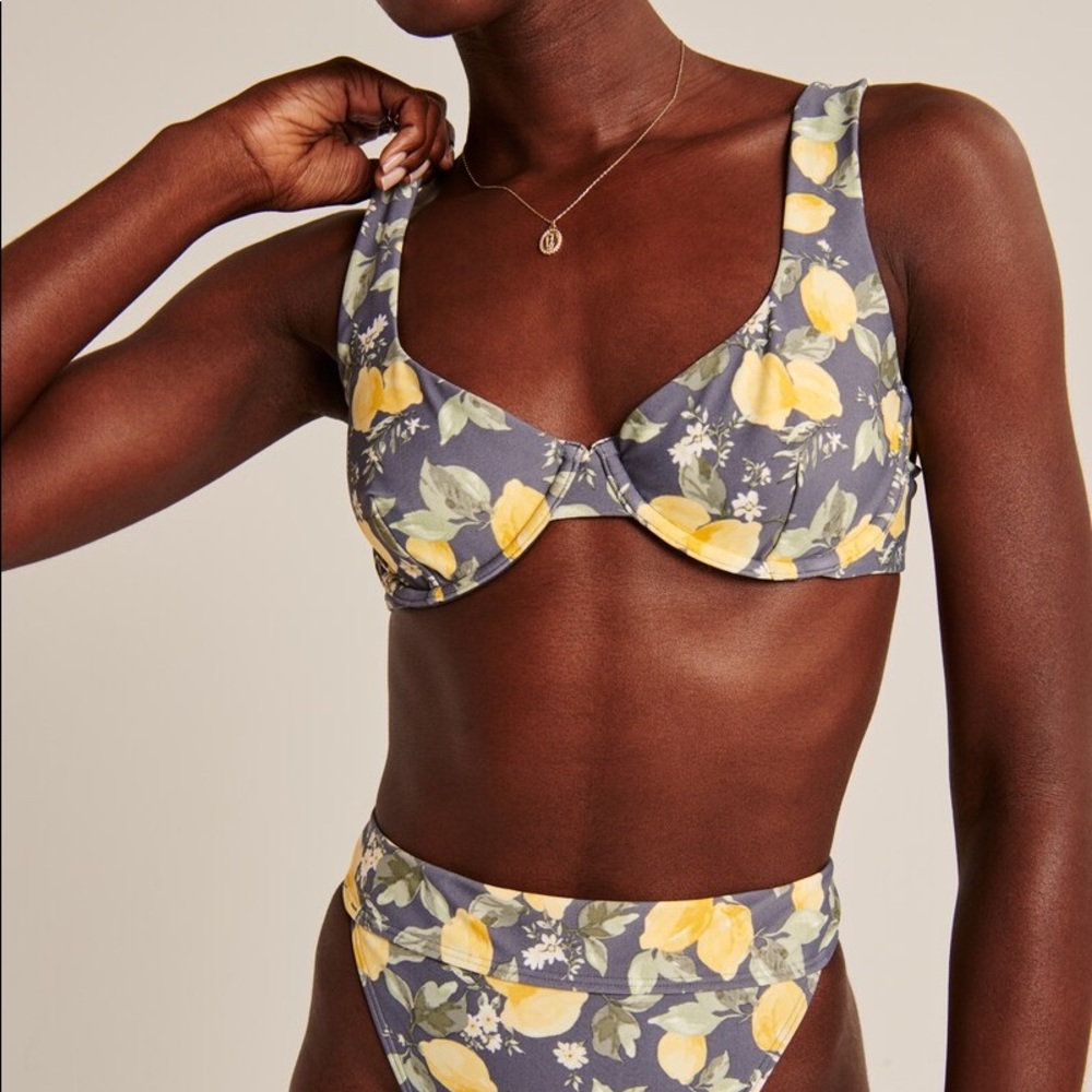 NWOT Abercrombie and Fitch lemon print underwire retro bikini top
